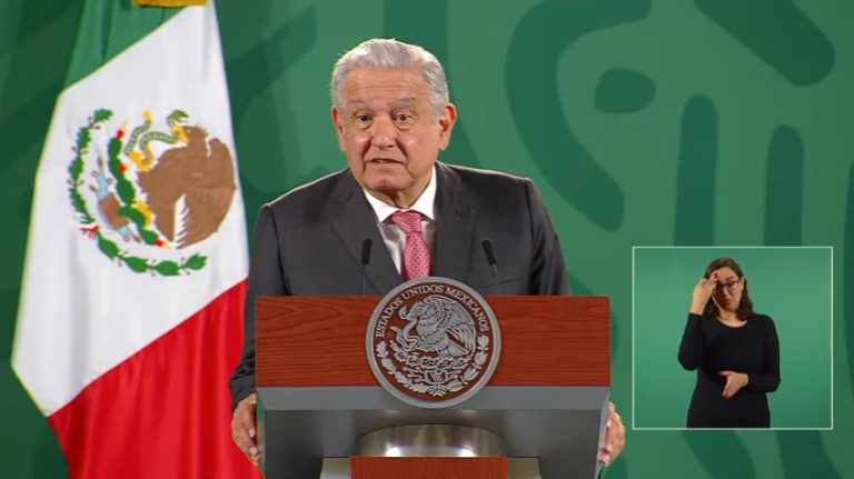 AMLO acusa que el INE multó a Delfina Gómez porque “ya la ven como candidata”