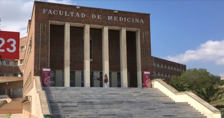 Pasante de medicina conformó empresa que le factura 533 mdp a la 4T