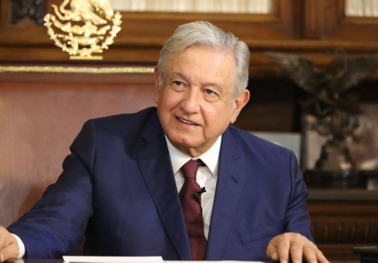 AMLO se compromete vacunar a niñ@s con discapacidad o enfermedad