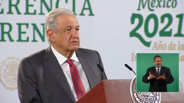 AMLO pide que no le hagan estatuas ni pongan su nombre en calles