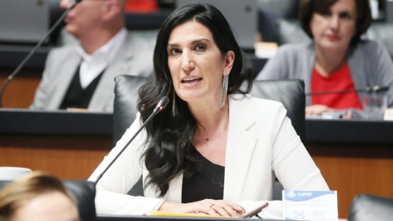Salga de su palacio, no todo es aplausometro: Kenia López a AMLO tras descartar acudir al Senado