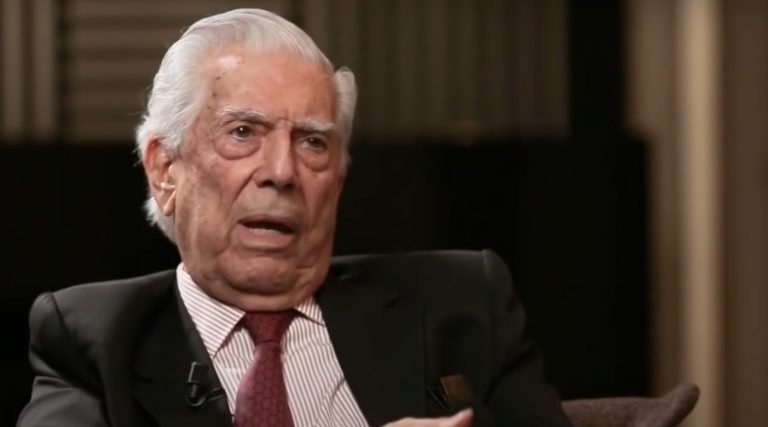 Los países que votan mal lo pagan caro, advierte Vargas Llosa