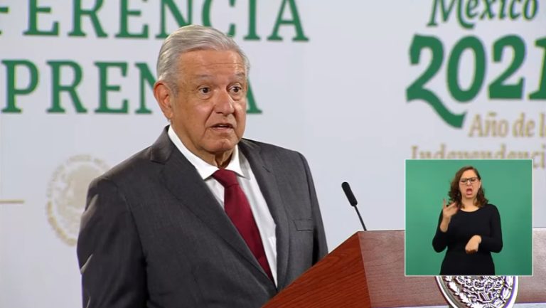 AMLO califica como “tóxicas” a las universidades que continúan en línea