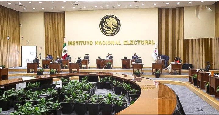 FGR abre carpeta de investigación a 6 consejeros del INE por revocación