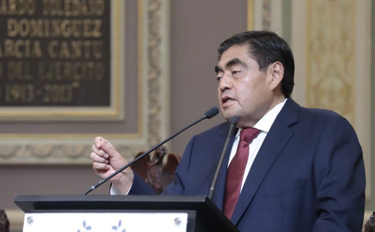AMLO contradice a Barbosa y asegura que Puebla si recibe apoyo de la Federación