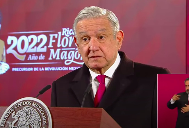 AMLO llega ronco a la ‘mañanera’ y anuncia que se hará una prueba COVID