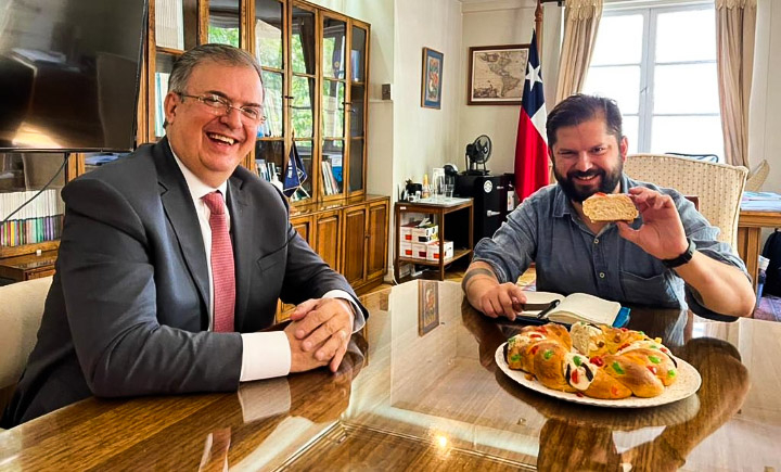 Ebrard parte la rosca con Boric en su gira por Chile