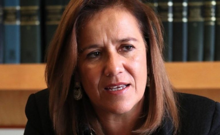 Seriedad: pide Margarita Zavala a AMLO por burlarse de la estatua “la chichona”