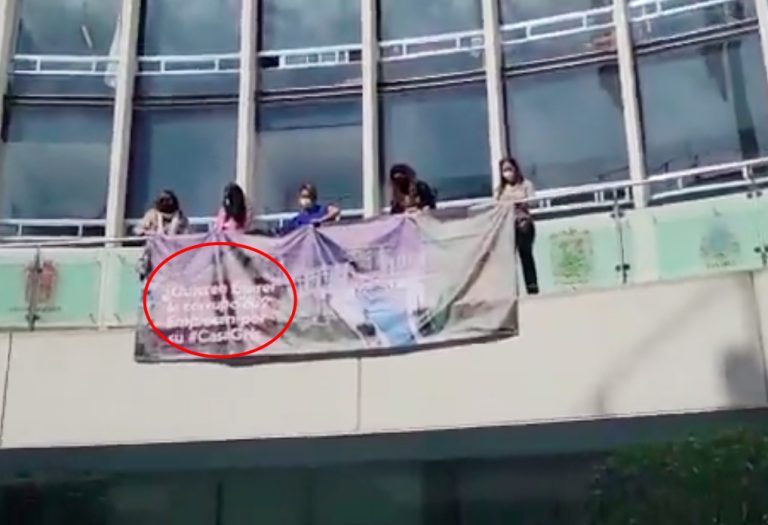 “¿Quieren barrer la corrupción? Empiecen por su casa gris”: Senadoras de oposición colocan manta
