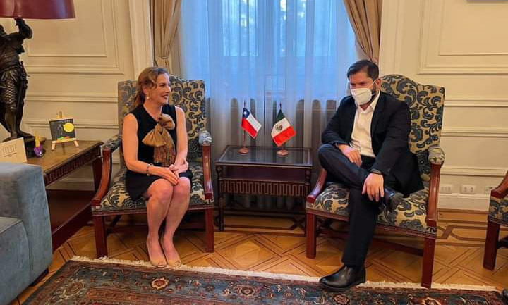 Desde Chile, Beatriz Gutiérrez asegura que vienen “nuevos tiempos”
