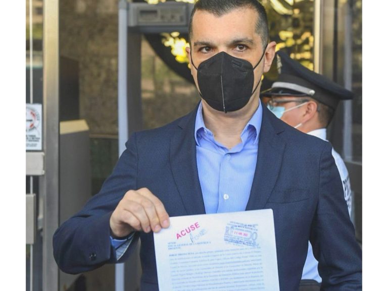 Denuncian a Mario Delgado y a dirigentes morenistas por daño moral y difamación