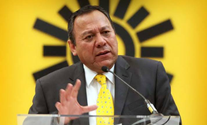 Lamenta los tiroteos de Estados Unidos pero no las masacres de México: Zambrano sobre AMLO
