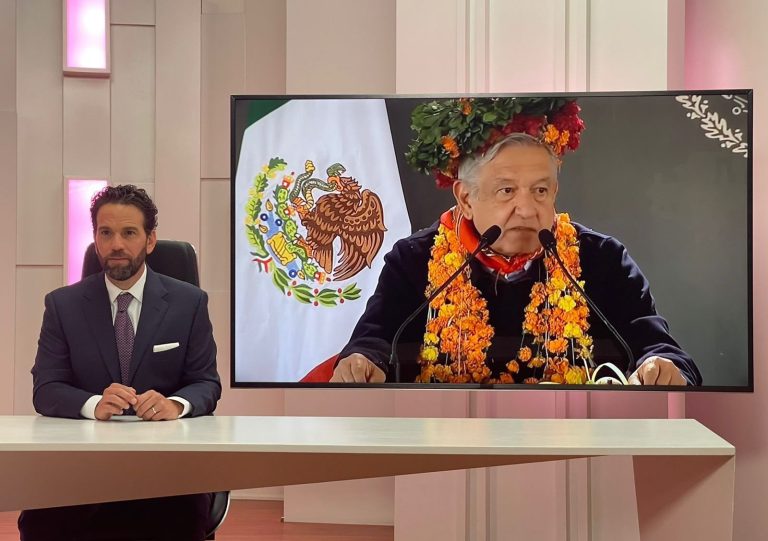 Loret le presenta a AMLO su top 5 de grandes fracascos de su gobierno