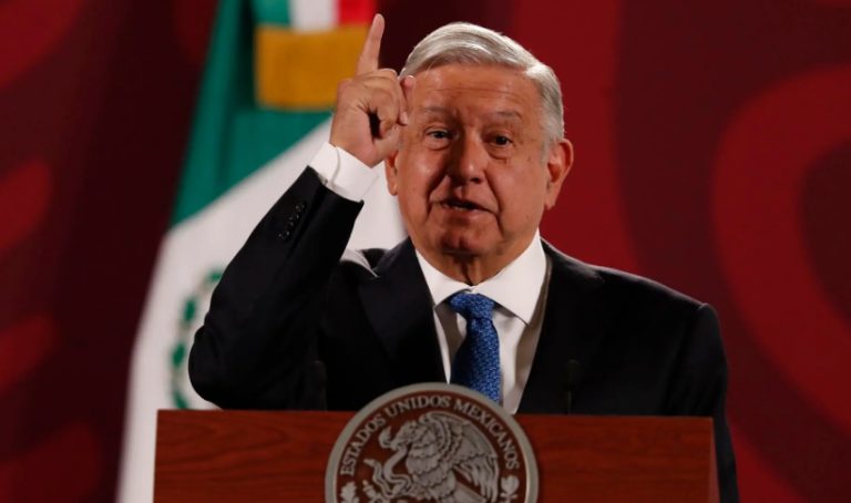 AMLO celebra resultados electorales y recomienda  a la oposición ponerse “a estudiar”