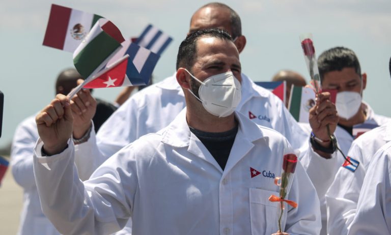 Advierten que la 4T le está “regalando” 8.4 mdp mensuales a la dictadura cubana