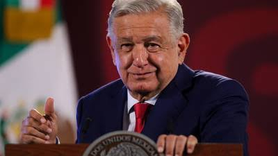AMLO reconoce que en el ISSSTE aún hay “mafias”; pide a Rosa Icela ayuda para ‘limpiarlo’
