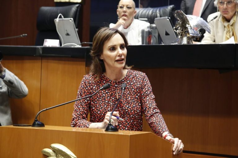 Lilly Téllez califica como “bola de corruptos” a militares al revelarse millonarios negocios de altos mandos