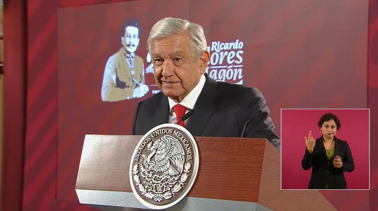 AMLO revela que se considera nombrar a la empresa aérea de Sedena como Mexicana de Aviación