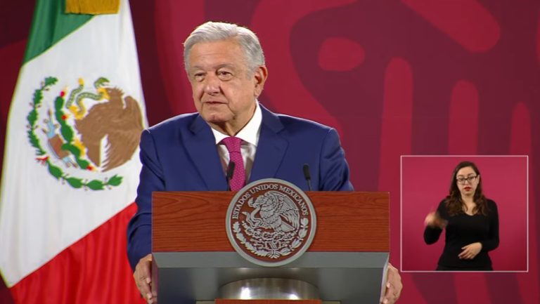 AMLO asegura que Zócalo estará disponible para asistentes a marcha en defensa del INE