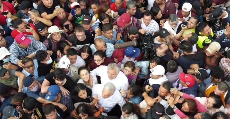 AMLO se dice agradecido con la gente que asistió a la marcha, “no son malagradecidos”