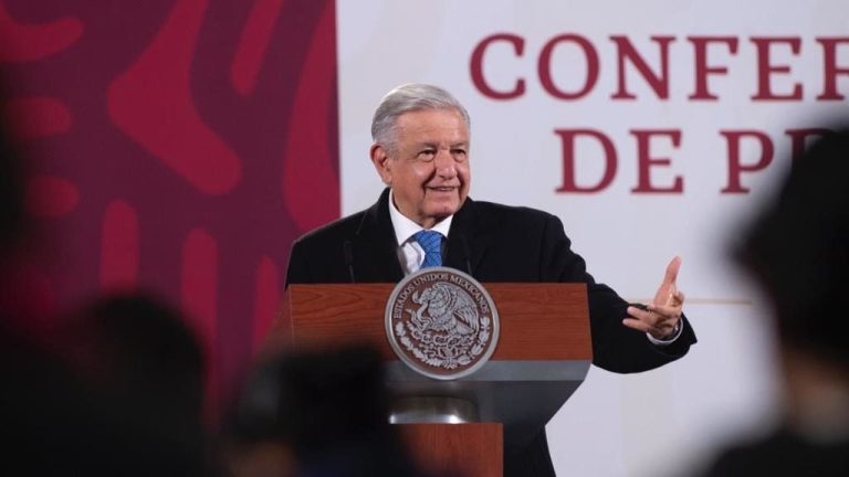 “Que haya felicidad”, desea AMLO en su primera mañanera del año