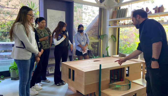 Ganadores del concurso “Rehabilita & habita” visitan Tatiana Bilbao Estudio y TEN Arquitectos.