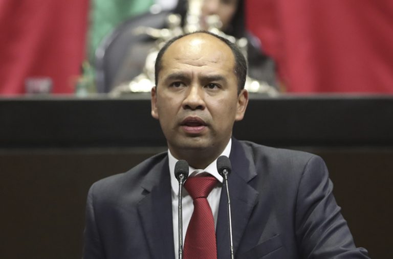 Diputado de Morena propone reforma para bajar sueldo a ministros de la SCJN; “deben ganar menos que AMLO porque nadie trabaja más que él”, dice