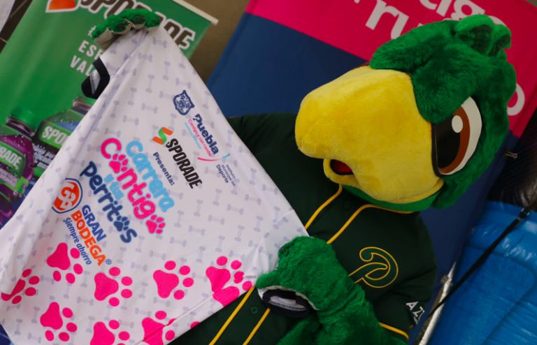 Presentan la playera y medalla de la carrera “Contigo y tus Perritos”