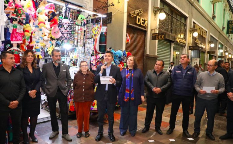 Entregan el cheque siete mil de la iniciativa ‘Créditos Contigo