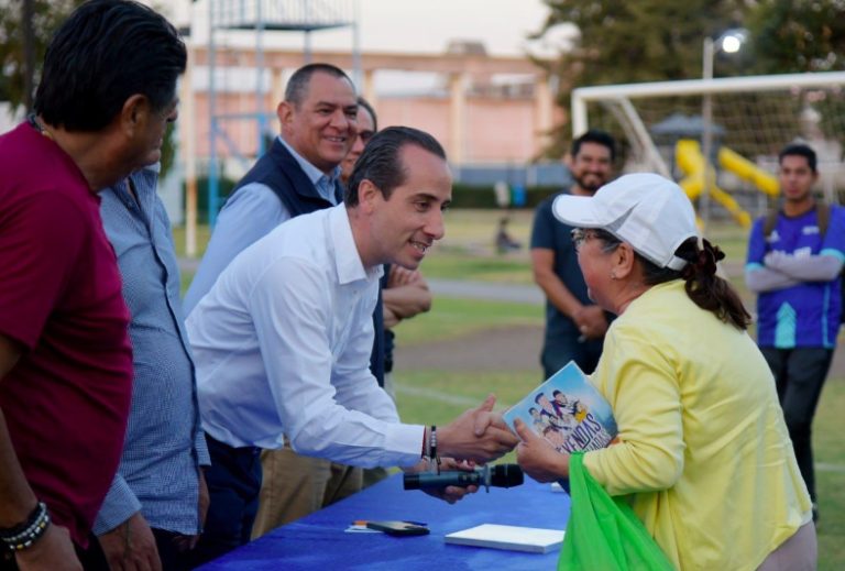 El Club Alpha 3 reconoce el libro “Leyendas Enfranjadas” de Mario Riestra