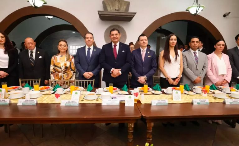 Armenta propone otorgar becas a jóvenes para acumular experiencia laboral