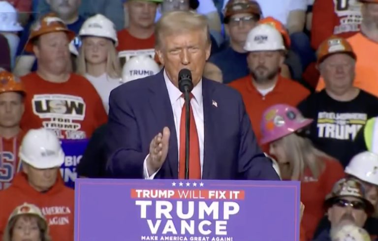 Trump aprieta a Sheinbaum: “Cada maldita cosa que vendan a EU va a tener un arancel del 25 % hasta que dejen de entrar drogas a nuestro país”