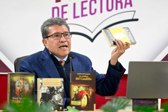 Monreal ve que el político está sometido a intrigas, “los más cercanos se convierten en detractores”