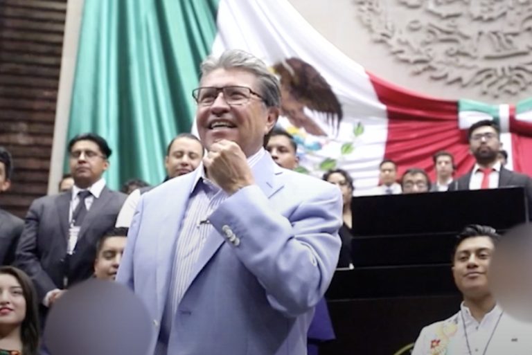 Monreal pide a jóvenes no “aceptar el conservadurismo”: “Es ilusionismo de privilegios”, dice