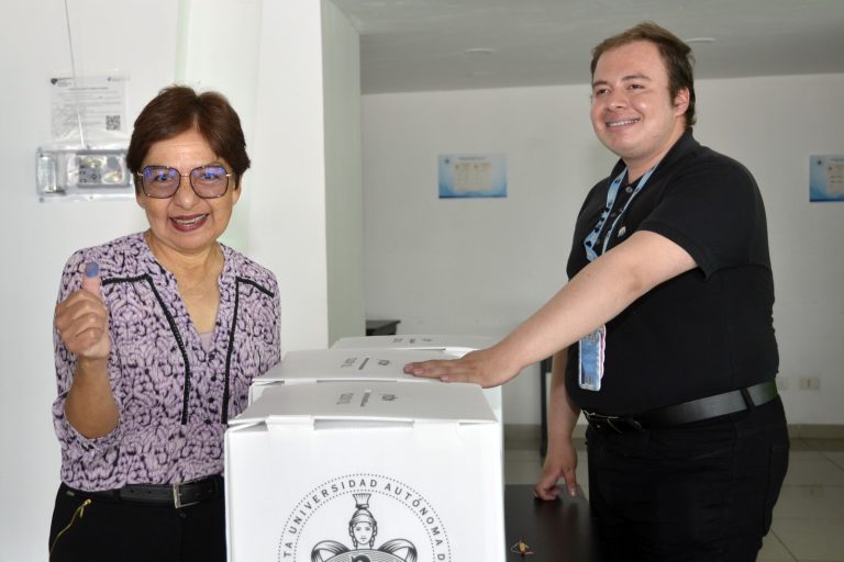 Rectora BUAP emite voto para elección de nuevo Consejo Universitario
