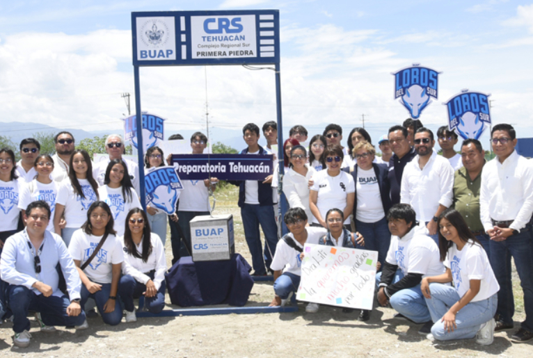 Colocan primera piedra de edificio para preparatoria BUAP en Tehuacán