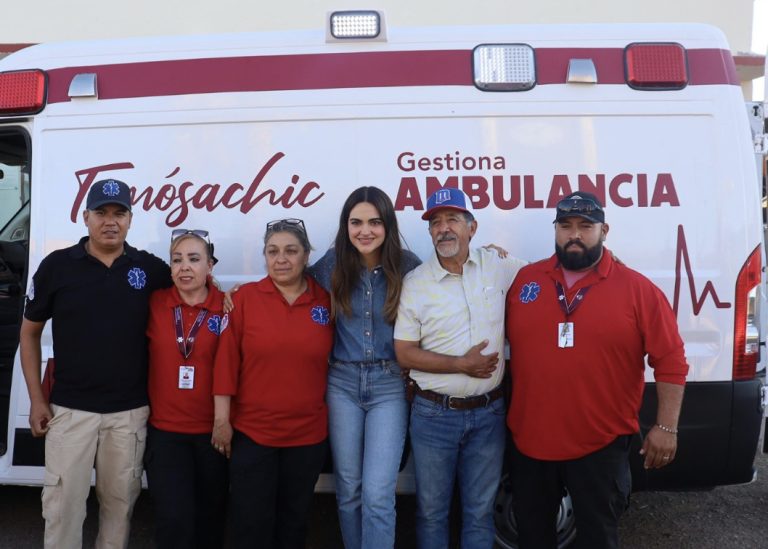 Andrea Chávez presume regalar nueva ambulancia a un municipio de Chihuahua