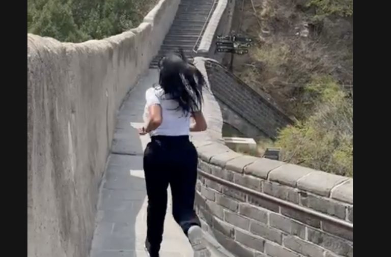 Exhiben vacaciones del bienestar de diputada de morena ahora en China; presumió rutina de ejercicio en la muralla China