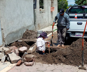CAPAMH repara fuga de agua en el Barrio de San Lucas