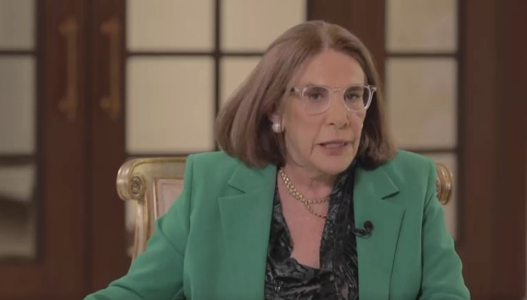 Pese a que Sabina Berman pide castigo a la prensa que miente emite fake news y le tunden en redes   