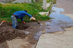 CAPAMH atiende fuga de agua en la calle La Palma