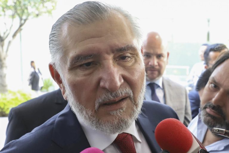 Adán Augusto presume plan de austeridad para el Senado: “Se acabarán los viajes internacionales con cargo al erario”, dice