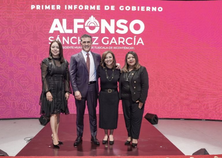 Alfonso Sánchez presenta informe de gobierno rodeado de los 3 poderes del estado
