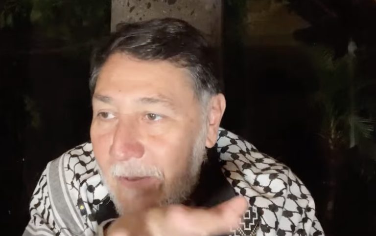 Noroña asegura que es más cómodo el vuelo comercial que en el avión privado que fue captado en Coahuila y advierte que continuará usando ‘taxi aéreo’.