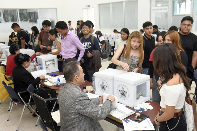 Sin incidentes, universitarios continúan jornada electoral en las diferentes sedes