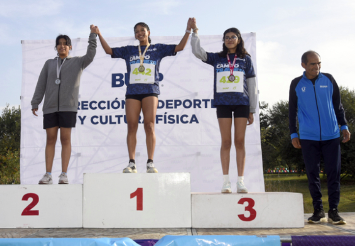 Se lleva a cabo la carrera Campo Traviesa en el Jardín Botánico de CU