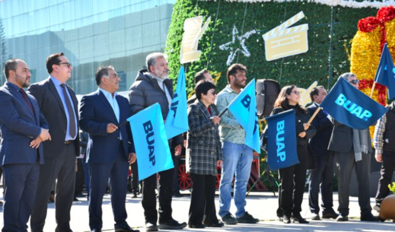 Dan banderazo de salida de la campaña “Dona un juguete”