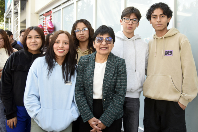 “Soy BUAP de corazón”: La Rectora Lilia Cedillo comparte su inspiradora trayectoria con estudiantes de Medicina
