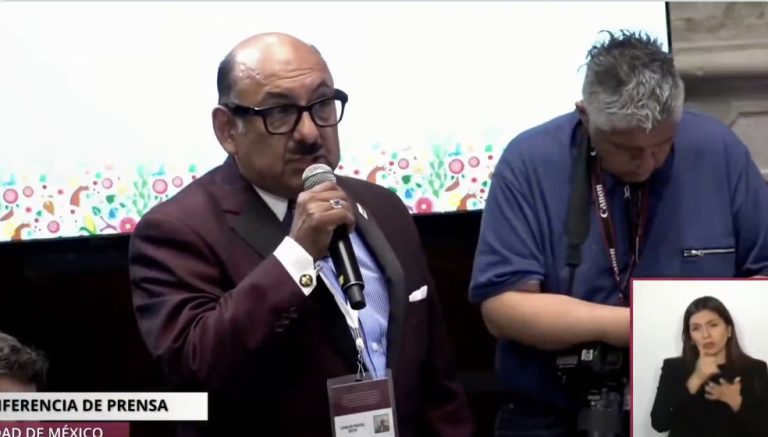Lord Molécula hace comentario polémico sobre “senos” frente a Clara Brugada; termina ofreciendo disculpas