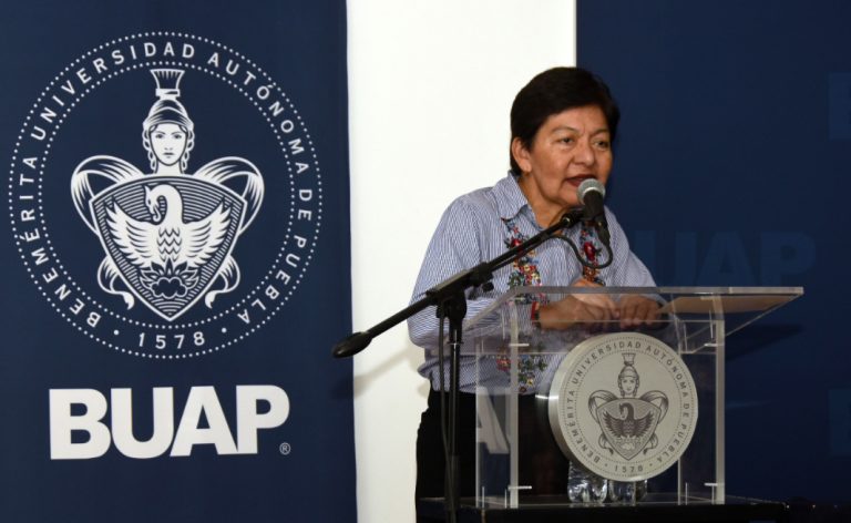 Entrega BUAP constancias de capacitación a servidores públicos